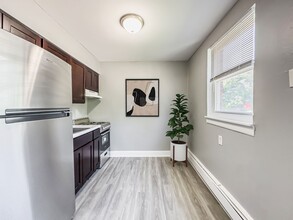 1300 Green Ln in Bristol, PA - Building Photo - Interior Photo