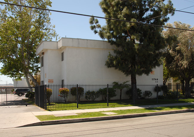 Runnymede Hollidays Apartments Holliday in North Hollywood, CA - Foto de edificio - Building Photo