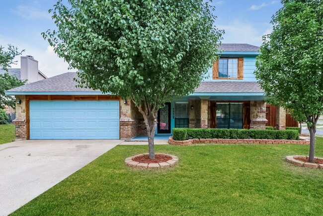 property at 7529 Ashwood Cir