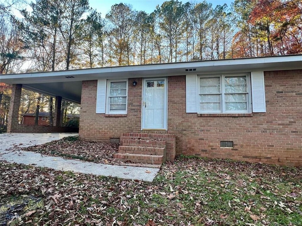 6981 Miller St in Lithia Springs, GA - Building Photo