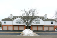 12 Oaks At Schaumburg in Schaumburg, IL - Foto de edificio - Building Photo