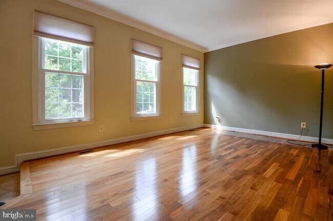 9404 Regency Crest Dr in Vienna, VA - Building Photo - Building Photo