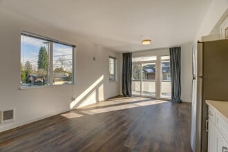 Coda Apartments in Seattle, WA - Building Photo - Building Photo