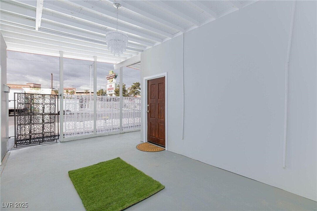 3008 Lawndale St in Las Vegas, NV - Building Photo