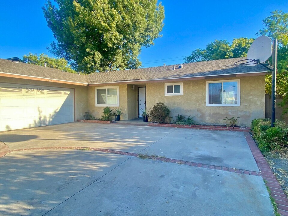 1372 Arcane St in Simi Valley, CA - Building Photo