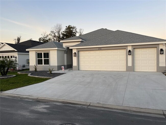 2740 Alder Ave in Okahumpka, FL - Building Photo - Building Photo