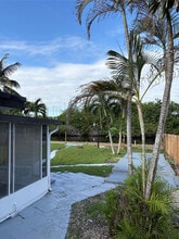 4697 SW 35th Ave in Fort Lauderdale, FL - Building Photo - Building Photo
