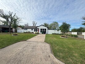 6645 Lodge St in Houston, TX - Building Photo