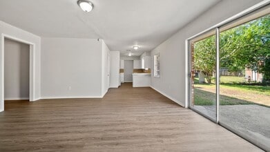 406 Pamela Dr in Baytown, TX - Building Photo - Building Photo