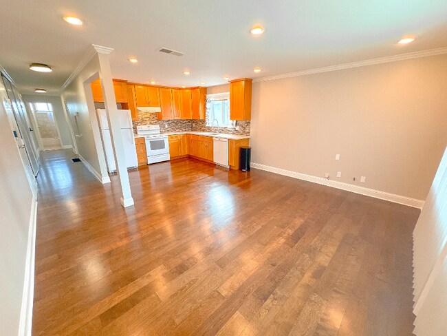 12 Linden Ave, Unit D in San Bruno, CA - Building Photo - Building Photo