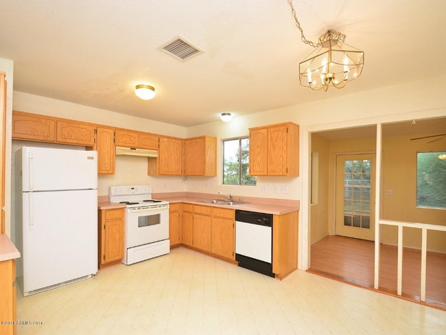 113 Arrowhead Dr in Huachuca City, AZ - Building Photo - Building Photo
