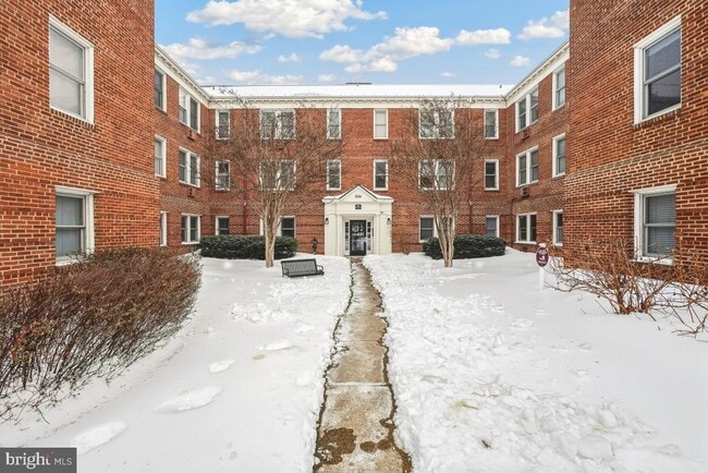 906 S Washington St in Alexandria, VA - Building Photo - Building Photo