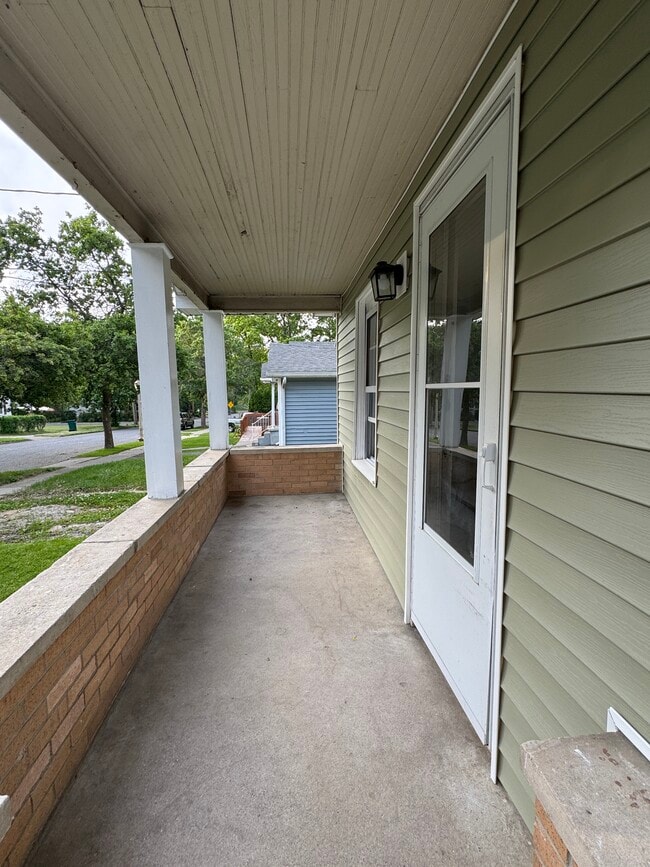 1706 Indiana Ave in Lansing, MI - Building Photo - Building Photo