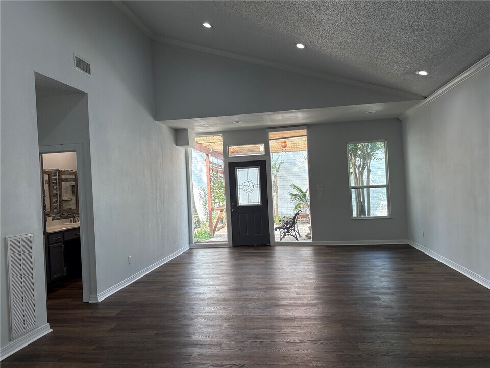 1012 Fleetwood Pl Dr in Houston, TX - Building Photo