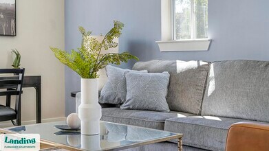 1000 Forestview Dr in Oakwood, GA - Foto de edificio - Building Photo