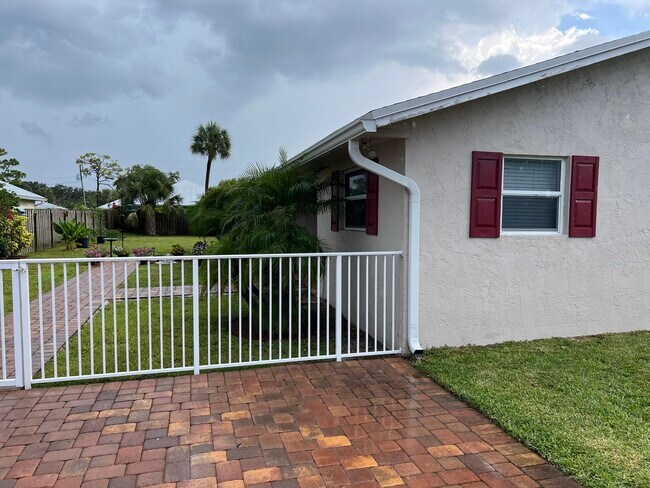 17741 Carver Ave in Jupiter, FL - Building Photo - Building Photo