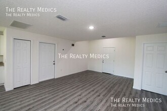 978 Gulfport Rd SE in Palm Bay, FL - Building Photo - Building Photo