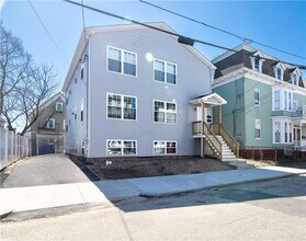 84 Glenham St-Unit -2 in Providence, RI - Foto de edificio - Building Photo