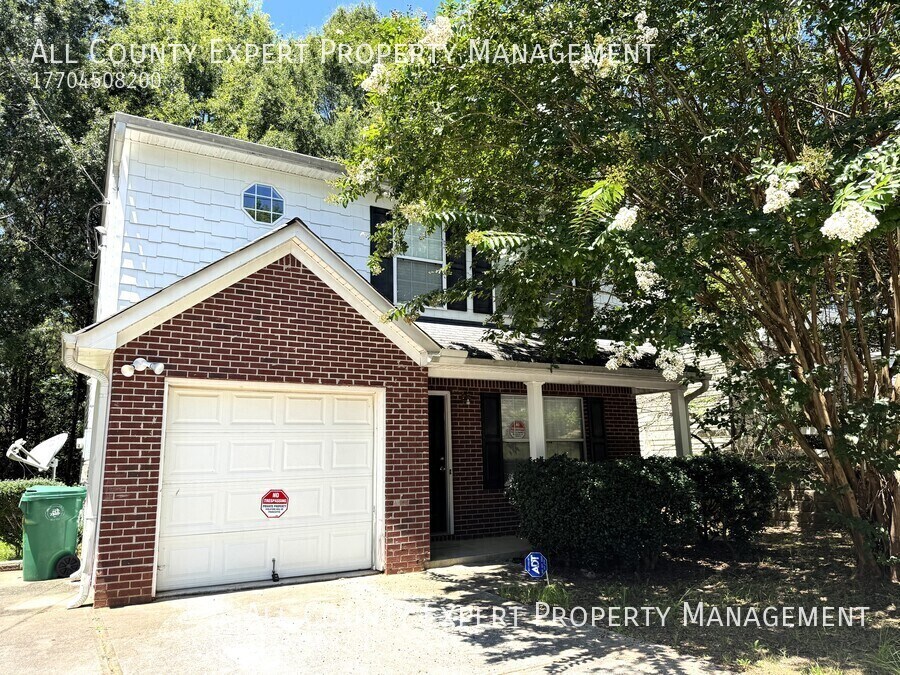 7066 Ravenwood Ln in Stonecrest, GA - Foto de edificio