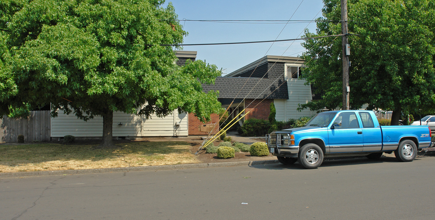 4001-4011 Glendale Ave NE in Salem, OR - Foto de edificio