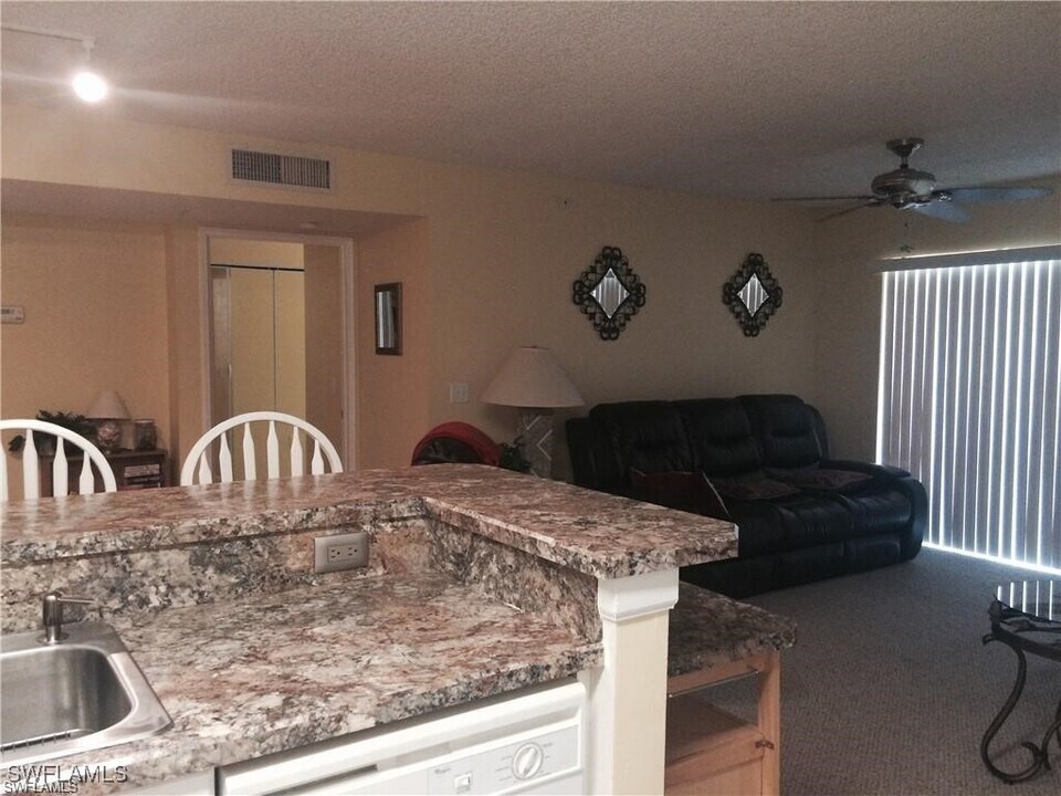 1160 Wildwood Lakes Blvd in Naples, FL - Building Photo