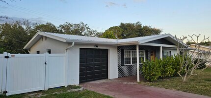 370 Hunt Dr in Merritt Island, FL - Building Photo - Building Photo