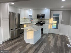 404 Abbott Rd in Hatboro, PA - Foto de edificio - Building Photo