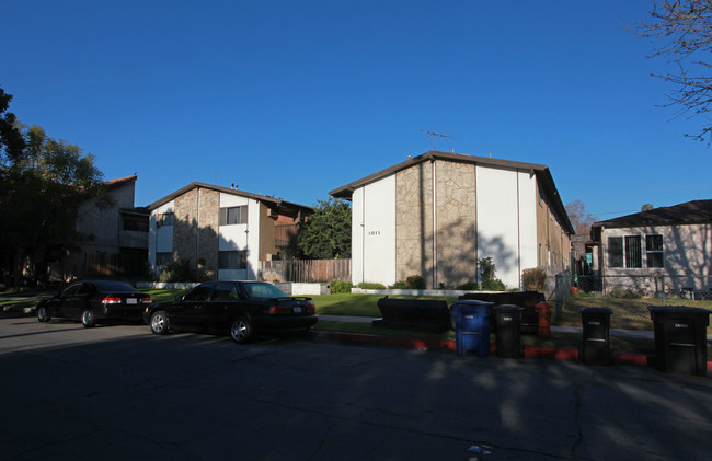 1011 W Angeleno Ave in Burbank, CA - Building Photo - Building Photo