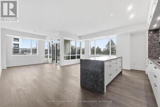 259 The Kingsway in Toronto, ON - Building Photo - Building Photo