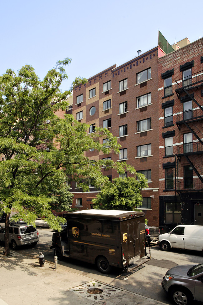 725 E Ninth St in New York, NY - Foto de edificio - Building Photo