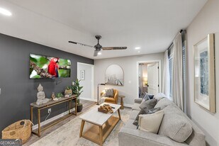 155 Parkview Dr SE in Marietta, GA - Building Photo