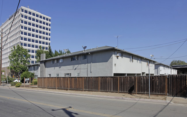 544 Dudley Ave in San Jose, CA - Foto de edificio - Building Photo