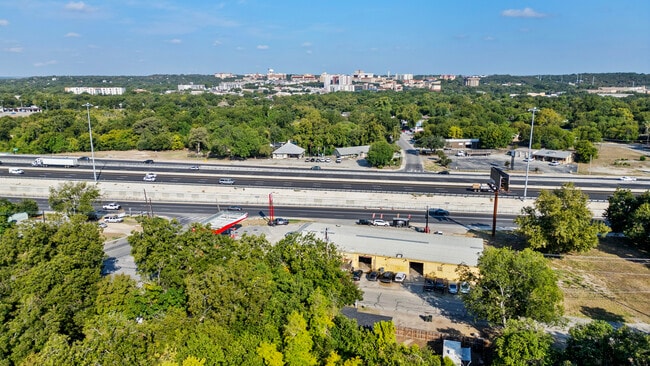 112 Linda Dr in San Marcos, TX - Building Photo - Building Photo