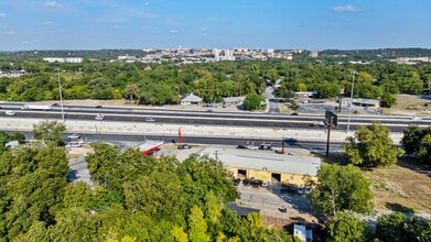 112 Linda Dr in San Marcos, TX - Foto de edificio - Building Photo