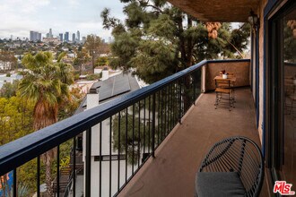 3375 Descanso Dr in Los Angeles, CA - Building Photo - Building Photo