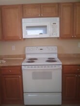 247 Royal Palms Dr, Unit Front Unit in Largo, FL - Foto de edificio - Building Photo