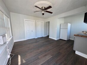 3927 6th St S in St. Petersburg, FL - Foto de edificio - Building Photo