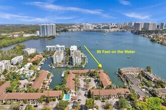 2725 NE 165th St in North Miami Beach, FL - Building Photo - Building Photo