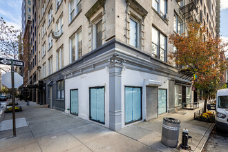 547-549 Greenwich St in New York, NY - Building Photo - Building Photo