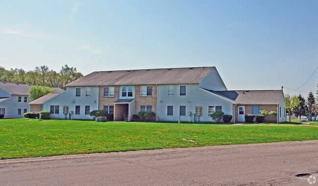 204 Brubaker Dr in New Carlisle, OH - Building Photo - Building Photo