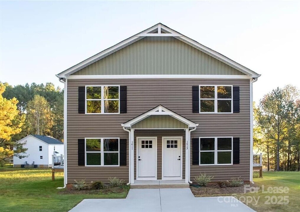 603 Edna Graves Way in Cherryville, NC - Building Photo