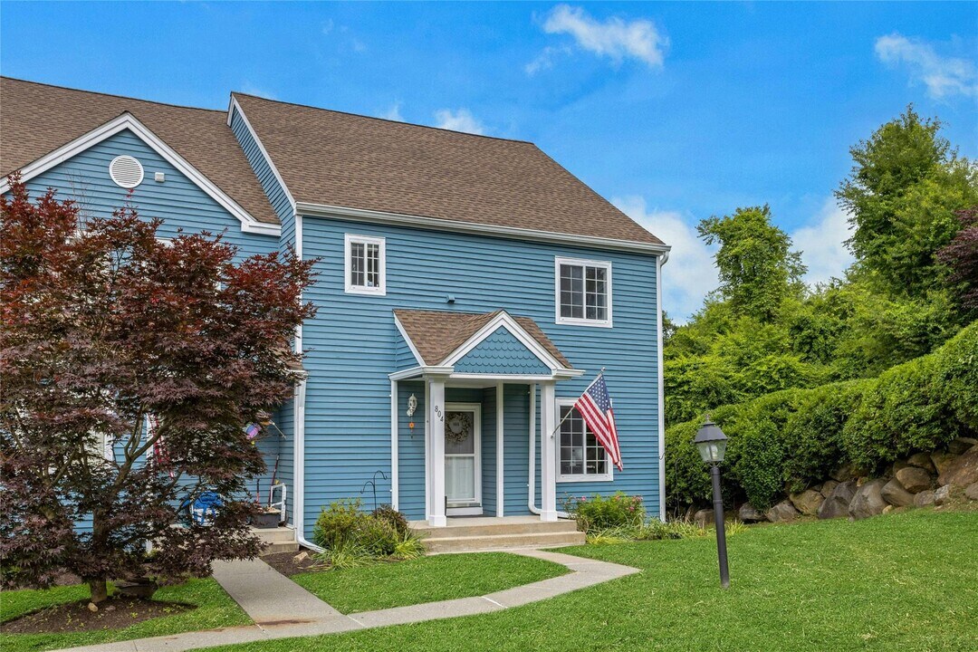 804 Ashford Cir in Brewster, NY - Building Photo