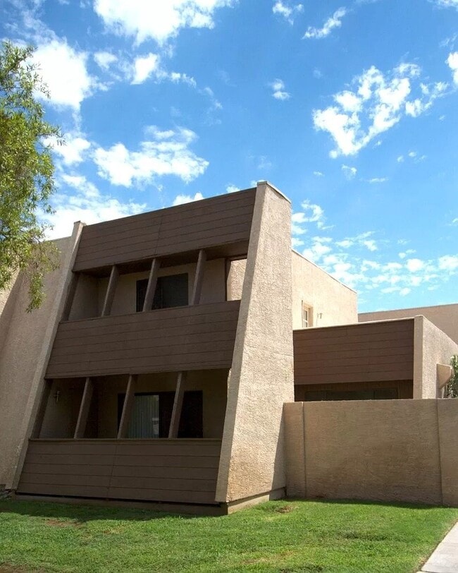property at 827 W 13th St