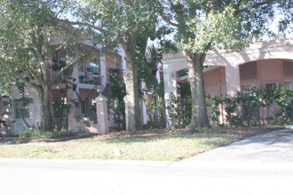 Blue Bay Villas in St. Petersburg, FL - Foto de edificio - Building Photo