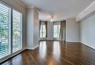 3401 Lee Pkwy in Dallas, TX - Building Photo - Building Photo