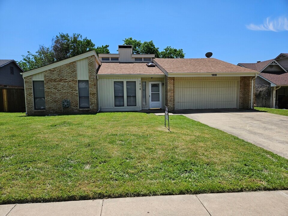 1518 High Point Dr in Lewisville, TX - Building Photo