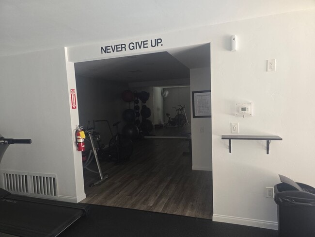 5700 Baltimore Dr in La Mesa, CA - Building Photo - Building Photo