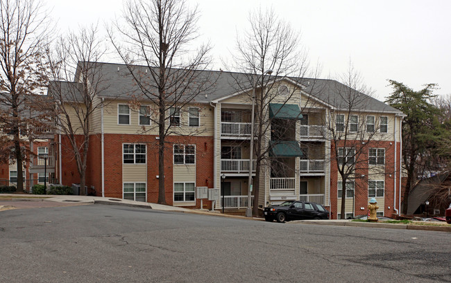 Courthouse Crossings Apartments in Arlington, VA - Building Photo - Building Photo