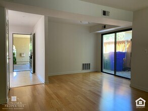 830 2nd St W in Sonoma, CA - Foto de edificio - Building Photo