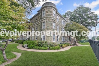 1116 Poplar Ave in Memphis, TN - Building Photo - Building Photo